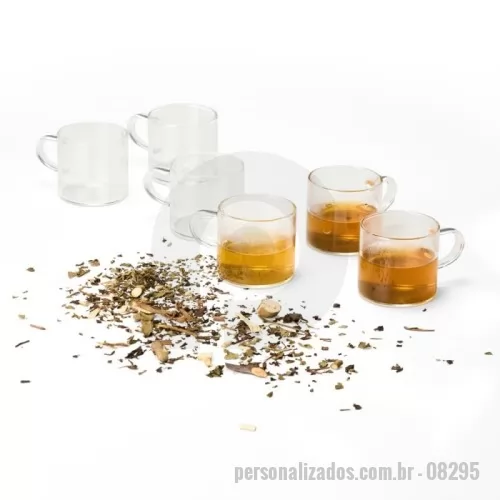 Kit café personalizado - Kit Café com 6 Xícaras de Vidro Personalizado  Elegante e sofisticado, o Kit Café com 6 Xícaras é perfeito para servir cafés e outras bebidas quentes com charme e praticidade. As xícaras são produzidas em vidro borossilicato, material conhecido pela leveza e excelente acabamento.  Uma ótima opção para presentear clientes, colaboradores e parceiros, agregando valor à experiência de tomar um bom café.