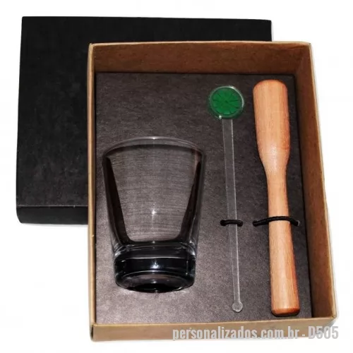 Kit caipirinha personalizado - Kit caipirinha Personalizado - D505 - Kit caipirinha em caixa de papel, 1 Copo de dose de vidro, com socador e mexedor de DRINKS, com gravação no copo, socador e na tampa da caixa. - 149008 - Kit caipirinha