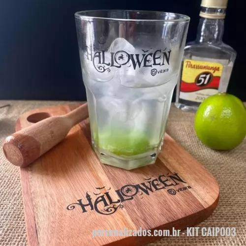 Kit caipirinha personalizado - Kit caipirinha com tábua em madeira envernizada - 22 x 15 cm - 1 copo em vidro - 410 ml e socador de madeira