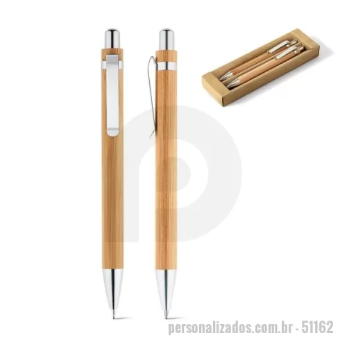 Kit caneta e lapiseira personalizado - 	Conjunto de esferográfica e lapiseira em bambu. Esferográfica até 1.5 km de escrita em azul. Lapiseira com grafite 0'7. Fornecida em estojo de cartão, proveniente de gestão florestal sustentável. A cor e o resultado da impressão nos materiais naturais pode variar entre produtos. ø11 x 138 mm | Estojo: 171 x 53 x 23 mm