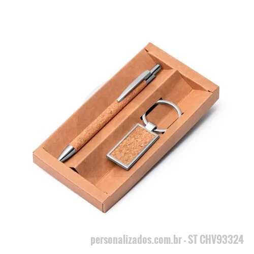 Kit caneta personalizado - Produto amigo do meio ambiente, o conjunto de chaveiro e caneta personalizado é fabricado em cortiça e possuem detalhes em metal. Feito com embalagem de papel Kraft e esferográfica azul a personalização é feita diretamente na caixa em Silkscreen