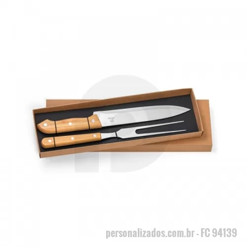 Kit churrasco personalizado - Kit churrasco em caixa craft. Composto por 2 utensílios em aço inox e bambu: faca chefe e garfo. Próprio para contato com alimento.