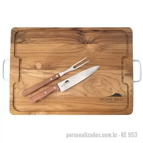 Kit churrasco personalizado - Kits para churrasco personalizados. Esse é o nosso negócio, está no nosso DNA. São mais de 50 modelos, dos básicos aos mais completos, garantindo que sempre haverá um produto que se encaixe nas suas necessidades. Kit faca e garfo de churrasco Tramontina mais tábua padrão costela. Personalização indelével da logo a laser na faca e na tábua. Acompanha embalagem para presente com listras em marrom. Um presente tradicional, útil e durável, garantindo a divulgação da sua marca por muitos anos. Despachamos com frete pago para todo o Brasil. Faça uma consulta e surpreenda-se com a Royal Laser.