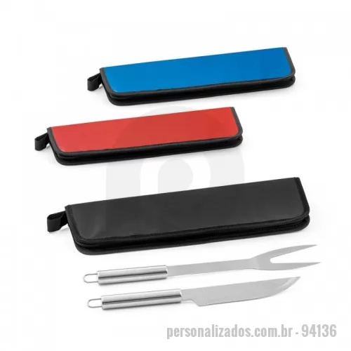 Kit churrasco personalizado - Kit churrasco em estojo de 210D. Composto por 2 utensílios em aço inox: faca chefe e garfo. Próprio para contato com alimento. Estojo: 350 x 130 x 20 mm
