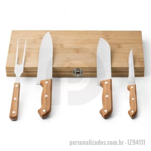 Kit churrasco personalizado - Kit churrasco em caixa de bambu. Composto por 4 utensílios em aço inox e bambu: faca japonesa, faca chefe, faca boning e garfo. Certificação EU Food Grade. Caixa: 350 x 179 x 29 mm