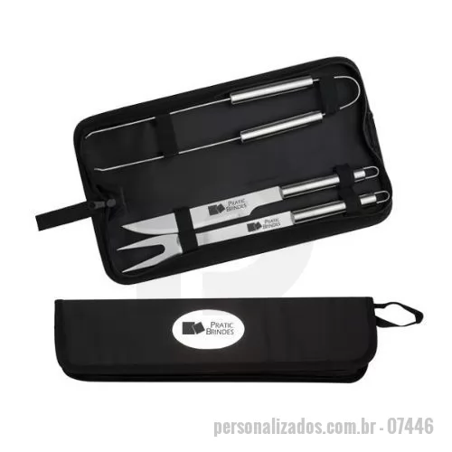 Kit churrasco personalizado - Kit churrasco 03 peças em estojo de nylon com alça para transporte acompanha faca, garfo e pegador com cabo em inox, parte interna do estojo com velcro para fixação das peças. Personalizável