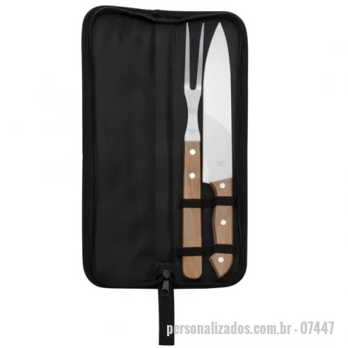 Kit churrasco personalizado -  Kit churrasco 2 peças com estojo, contém faca e garfo. Estojo com alça para transporte e área interna com elástico de fixação para os utensílios.