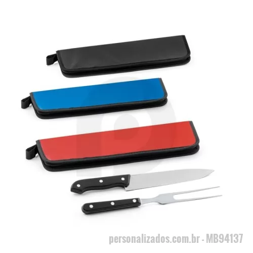 Kit churrasco personalizado - Kit churrasco fornecido em estojo de 210D. Composto por 2 utensílios em aço inox e PP: faca chefe e garfo. Certificação EU Food Grade. Estojo: 350 x 130 x 20 mm