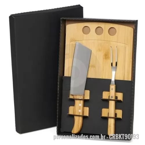 Kit churrasco personalizado - Kit Para Churrasco / Cozinha Em Bambu / Inox - 3 Pçs  Tábua: 37x22,5x1,2cm  Embalagem: Caixa Preta 395x251x68 mm (AxLxP)