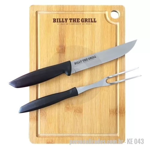 Kit churrasco personalizado - Que Tal Um Brinde Para Toda A Vida? Kit Churrasco Com Faca E Garfo Tramontina Cabo De Polipropileno + Tábua De Bambu 20 X 30. Gravação Indelével Da Logo A Laser Na Faca E Na Tábua. Acompanha Embalagem Para Presente. Despachamos Com Frete Pago Para Sul, Sudeste E Centro Oeste. Marque Sua Logo Em Um Presente Para Toda A Vida