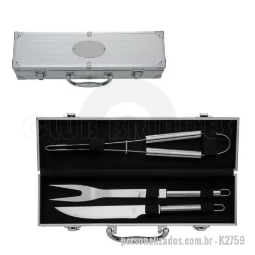 Kit churrasco personalizado - Kit de churrasco com três peças em aço inox, incluindo: um pegador, um garfo e uma faca de corte com lâmina de 6 polegadas. Além disso, os utensílios são acomodados em maleta de alumínio com revestimento interno em TNT e plaquinha para personalização.