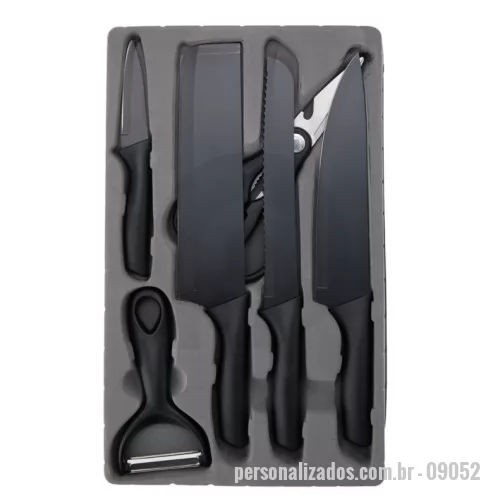Kit churrasco personalizado - Kit churrasco Personalizado - 09052 - Transforme sua cozinha em um verdadeiro espetáculo com o nosso kit churrasco de 6 peças em inox! Esse conjunto exclusivo une estilo, funcionalidade e qualidade para atender as mais diversas necessidades culinárias. Com lâminas em aço inoxidável de alta durabilidade, cada faca proporciona cortes precisos e eficientes, garantindo uma experiência prática e sem esforço.  - 179188 - Kit churrasco