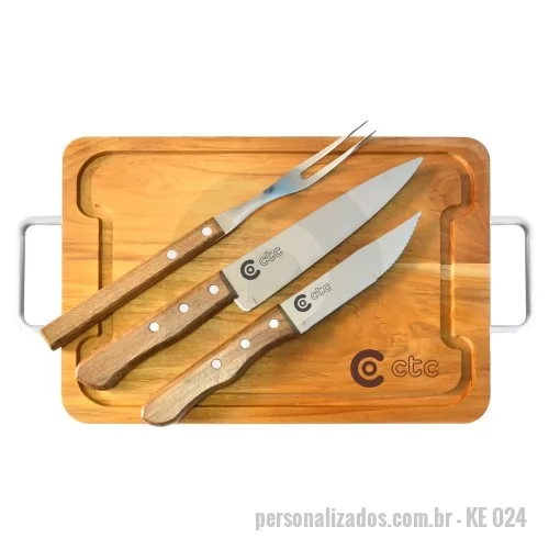 Kit churrasco personalizado - Tábuas e kits churrasco personalizados. Esse é o nosso negócio, está no nosso DNA. São mais de 50 modelos, dos básicos aos mais completos, garantindo que sempre haverá um produto que se encaixe nas suas necessidades. Tábua com canaleta com duas facas e garfo  Simonaggio. Gravação indelével da logo a laser na tábua e nas facas. Acompanha embalagem para presente com listras em marrom. Um presente tradicional, útil e durável, garantindo a divulgação da sua marca por muitos anos. Despachamos com frete pago para todo o Brasil. Faça uma consulta e surpreenda-se com a Royal Laser.