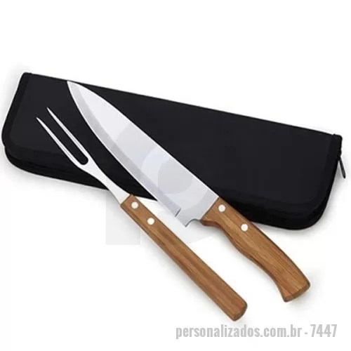 Kit churrasco personalizado - Kit churrasco 2 peças em estojo de nylon com alça para transporte, acompanha faca e garfo ambos com cabo de madeira e inox, parte interna do estojo com elásticos de fixação das peças.