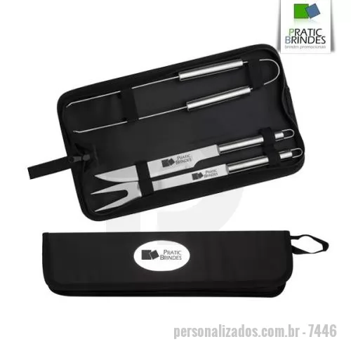 Kit churrasco personalizado - Kit churrasco 3 peças em estojo de nylon com plaquinha para personalização e alça para transporte, acompanha faca, garfo e pegador com cabo em inox e parte interna do estojo com velcro para fixação das peças.
