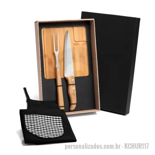 Kit churrasco personalizado - Kit em caixa de papel, faca 7 polegadas e garfo trinchante ambos de inox e cabo de madeira, tabua de corte de bambu 29x20cm, avental de oxford 90x50cm e luva térmica em brim.