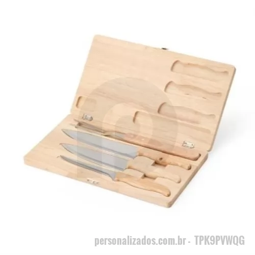 Kit churrasco personalizado - Kit churrasco Personalizado -  TPK9PVWQG - O Kit Churrasco 4 Peças Personalizado é um brinde sofisticado que combina elegância, funcionalidade e qualidade, sendo a escolha perfeita para empresas que desejam presentear clientes, colaboradores e parceiros. Ideal para eventos corporativos, campanhas promocionais, ações de relacionamento e datas comemorativas, este kit agrega valor à sua marca e proporciona uma excelente experiência ao presenteado.  O conjunto é acondicionado em um elegante estojo de madeira e acompanha três facas e um garfo, todos fabricados em aço inox com cabos de madeira, oferecendo resistência, durabilidade e conforto durante o uso. Além de proteger os utensílios, o estojo valoriza ainda mais a apresentação do brinde.  A personalização pode ser realizada em gravação a Laser ou UV, proporcionando um acabamento de alta qualidade, excelente durabilidade e destacando a identidade visual da sua empresa. - 182566 - Kit churrasco