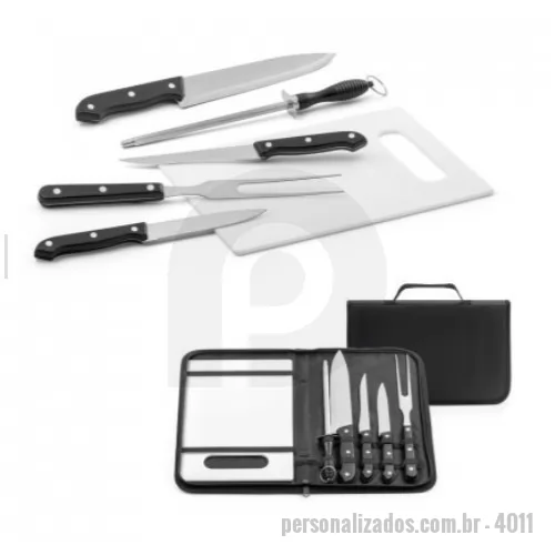 Kit churrasco personalizado - kit churrasco em bolsa de nylon 210D, composto por 1 tabua em pp e 5 utensilios em aço inox, faca chefe, faca boning, faca pequena, garfo e afiador.