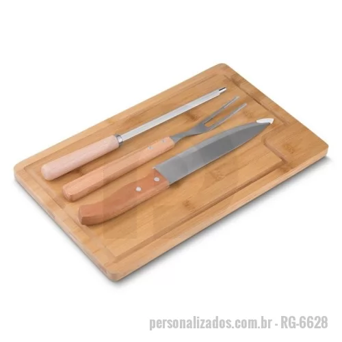 Kit churrasco personalizado - Kit churrasco com 4 peças: Garfo grande, Faca com 31,7 cm e uma Chaira, todos com cabos de madeira, ambos com cabos de madeira e lâminas em aço inox, e uma Tábua de bambu com 1,2 de espessura. Obs: Os componentes do cabo de madeira e a tábua de bambu