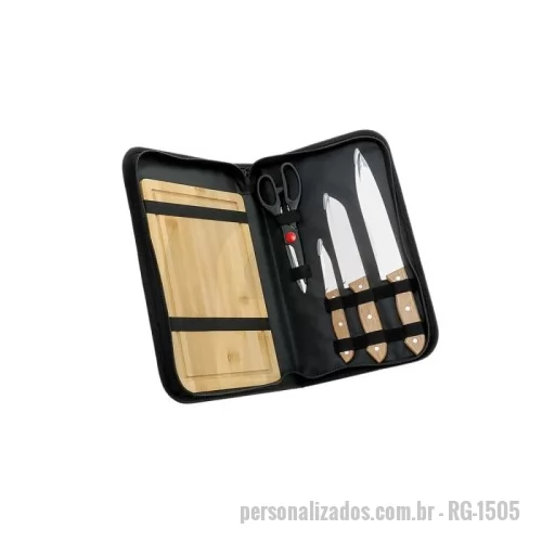 Kit churrasco personalizado - Kit churrasco 5 peças em estojo de nylon com alça e parte interna com elástico para fixar as peças. Possui tábua de madeira com canaleta, três facas de corte e tesoura.