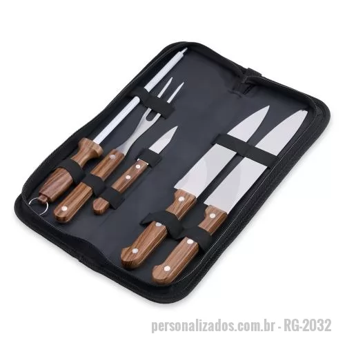Kit churrasco personalizado - O kit perfeito para os verdadeiros amantes de churrasco! Composto por 5 peças em inox com cabos plásticos simulando madeira, nosso kit inclui três facas, sendo de 7”, 6” e 3” polegadas, além de um garfo e uma chaira, todos acomodados em um prático es