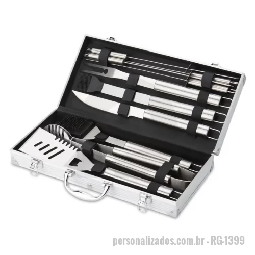 Kit churrasco personalizado - Kit churrasco 10 peças em maleta de alumínio com travas de segurança e placa central para personalização. Contém: espátula, pegador, escova para grelha, faca, pincel, garfo e quatro espetos, parte interna da maleta com revestimento em TNT e suportes 