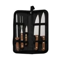 O kit perfeito para os verdadeiros amantes de churrasco! Composto por 5 peças em inox com pegas de madeira, nosso kit inclui três facas, sendo de 7”, 6” e 3” polegadas, além de um garfo e uma chaira, todos acomodados em um prático estojo de nylon, ideal para transportar facilmente para qualquer lugar.