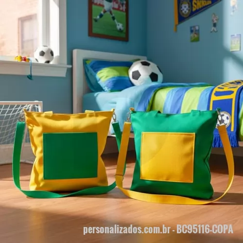 Kit copa do mundo personalizado - Sacola em lona com bolso frontal do mesmo material, forrado com poliéster,  fechamento botão imã, alça de mão e ombro de fita CA 30mm  Medidas:  Comprimento: 39 cm  Altura: 36cm