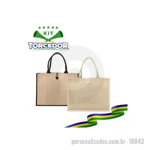 Kit copa do mundo personalizado - Versatilidade que vai do mercado à praia. Prática para o dia a dia, nossa sacola é feita de juta e conta com botão de fechamento, garantindo mais segurança para os itens. Suas alças permitem o uso tanto no ombro quanto na mão, oferecendo uma solução 