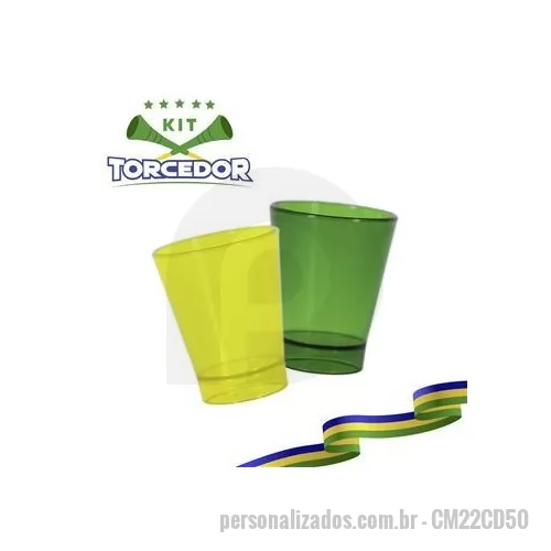 Kit copa do mundo personalizado - Esse lindo conjunto de copos dose personalizados é um brinde personalizado perfeito para tomar um shot comemorando o gol do Brasil.