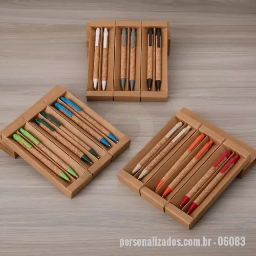 Kit de Escrita personalizado - Kit ecológico, caneta e lapiseira de cortiça com detalhe em palha de trigo e estojo de kraft. Carga esferográfica azul 1mm e lapiseira 0.7mm com acionamento por clique.