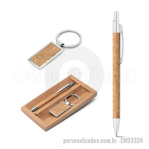 Kit ecológico personalizado - Kit esferográfica e chaveiro. Esferográfica NATURA em cortiça e alumínio, com 1,5 km de escrita. Chaveiro em cortiça e metal. Em estojo presente. Gravação da logomarca em 1 cor já inclusa.