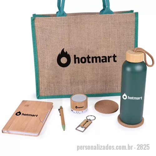Kit ecológico personalizado - Kit Ecológico é composto por 1 Sacola de Juta formato 31 x 38 x 13 cm, 1 Garrafa em alumínio com capacidade máxima de 800 mL, 1 Caderneta com Suporte para Celular, possui aproximadamente 80 folhas pautada, 1 Caneta de bambu com carga esferográfica azul e acionamento por clique, 1 Caixa de som multimídia feita em plástico com acabamento em bambu, 1 chaveiro de bambu com detalhe em metal e 2 suportes de copos de cortiça. A personalização é em silkscreen 1 cor na sacola, garrafa, caderneta, caixa de som e no chaveiro. O Kit é fornecido dentro de saco plástico selado individualmente.