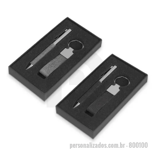 Kit escritório personalizado - Kit Escritório de metal com detalhes em PET Reciclado, contendo: 1 Chaveiro em metal; 1 Caneta Metálica. Acompanha caixa com berço aveludado.