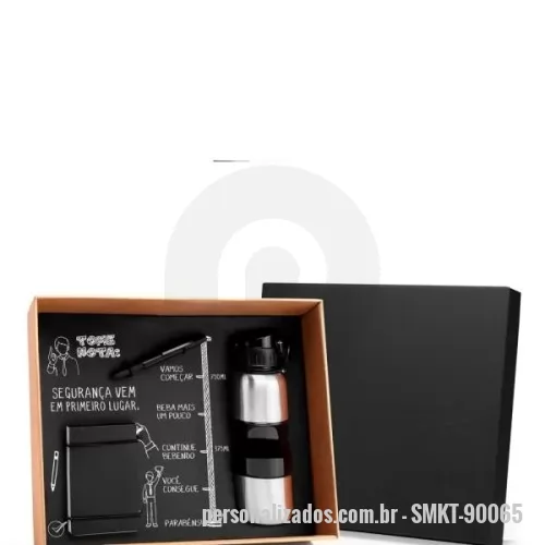 Kit escritório personalizado - Kit Escritório Com Squeeze, Bloco De Anotações E Caneta. Squeeze confeccionado em plástico SAN e revestido em aço inox escovado. Possui tampa rosqueável abre e fecha com mola e botão com trava. Conta também com prático copo rosqueável na parte inferior de 200ml. Bloco com 100 folhas e caneta em ABS preta e ponteira touch em silicone preto. Carga esferográfica azul.