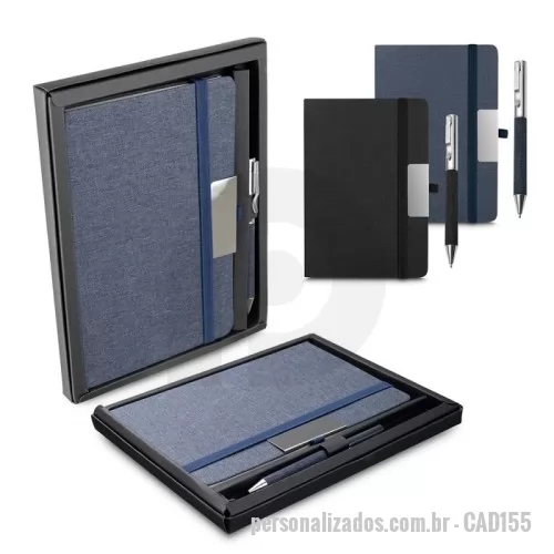 Kit escritório personalizado - Kit caderno de anotações e caneta.  O kit acompanha caneta metálica com detalhe em RPET reciclável.  O caderno de anotações é feito de PET Reciclado, acompanha placa em metal, em capa dura com miolo 80 folhas pautadas na cor bege.  Embalagem berço presenteável.