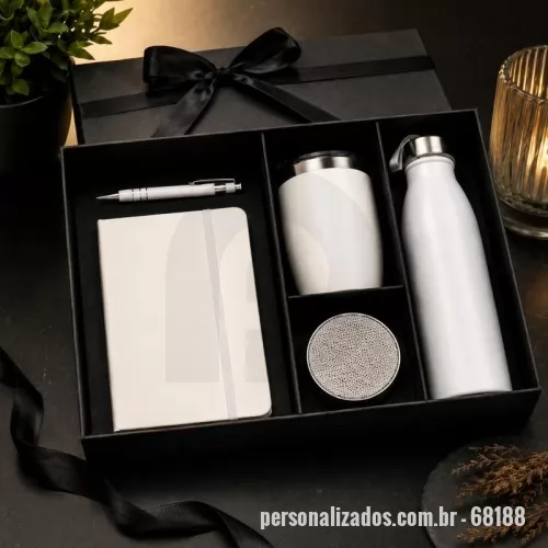 Kit escritório personalizado - O KIT CONTÉM: 1 CAIXA CARTONADA 39,5X25,5X9 + FITA CETIM 1 CANETA METÁLICA 1 CADERNETA EMBORRACHADA 18x13CM 1 COPO INOX PAREDE DUPLA 320ML 1 GARRAFA INOX 750ML 1 CAIXA DE SOM