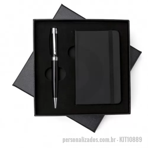 Kit executivo personalizado - Kit executivo Personalizado - KIT10889 -  Kit executivo 2 peças em estojo de papelão com tampa e parte interna revestida de espuma. Contém: caneta metal preta com anel, detalhes em prata e escrita preta; caderneta emborrachada com aproximadamente 80 folhas amarelas com pauta. Acompanha placa metálica para gravação.  Altura :  17 cm  Largura :  17 cm - 153997 - Kit executivo