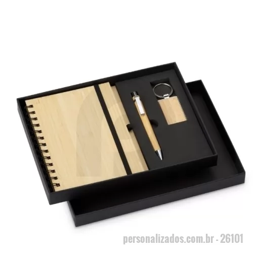 Kit executivo personalizado - Kit executivo ecológico 3 peças em estojo de papelão. Contém: chaveiro de bambu com detalhe em metal, caderneta em bambu, capa dura, com aproximadamente 65 folhas brancas pautadas, caneta de bambu com clipe metálico, elástico para lacre e suporte para caneta em nylon.