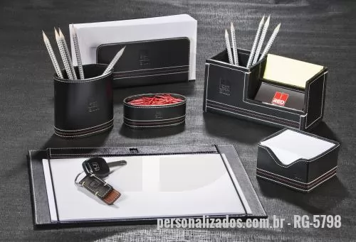 Kit executivo personalizado - Kit de Mesa para escritorio contendo Risque Rabisque, Porta carta, Bloco Lembrete e mais 1 Porta Caneta e Clips OU 1 Porta Caneta com Porta Cartões.