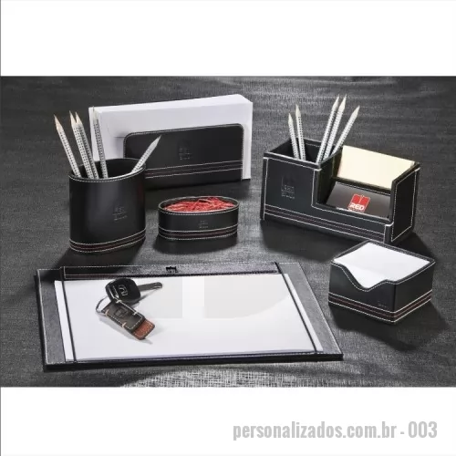 Kit executivo personalizado - Kit de Mesa para escritorio contendo Risque Rabisque, Porta carta, Bloco Lembrete e mais 1 Porta Caneta e Clips OU 1 Porta Caneta com Porta Cartões, a sua escolha.