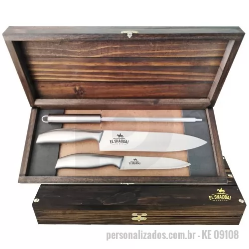 Kit faca personalizado - Estojo de madeira envelhecida com duas facas e chaira cabo de metal. Gravação indelével da logo a laser no estojo e nas facas. Despachamos para todo o Brasil