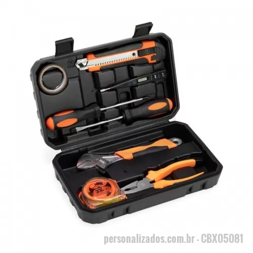 Kit ferramenta personalizado -  Kit ferramenta 8 peças em estojo de polietileno com trava de segurança. Acompanha: chave Philips e chave de fenda com ponteira magnética, trena de 3 metros, chave teste, estilete, alicate, fita isolante e chave inglesa.  Altura :  15,6 cm  Largura :  25 cm  Espessura :  6,9 cm  Medidas aproximadas para gravação (CxL):  7,5 cm x 2,7 cm  Peso aproximado (g):  963