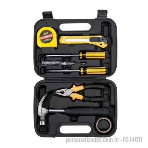 Kit ferramenta personalizado - Kit ferramenta 8 peças em estojo plástico. Maleta plástica com detalhe retangular no centro frontal e verso liso, possui texturização no estojo e duas travas superiores. Acompanha: fita isolante, martelo, alicate, chave Philips, chave teste, chave de fenda, trena 2 metros e estilete.