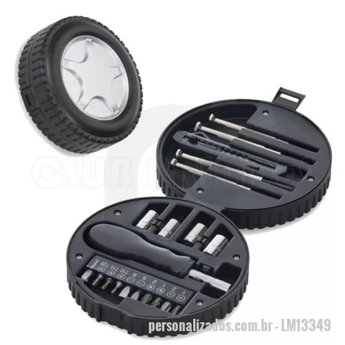 Kit ferramenta personalizado - Kit ferramenta 20 peças com estojo formato pneu em plástico resistente. Pneu preto com aro prata, possui trava lateral. Contém: 2 mini chaves de fenda e 2 mini chaves phillips, estilete, 4 extensores bocais(7MM, 8MM, 9MM e 10MM), chave canhão e conjunto 10 pontas(4 chaves phillips, 2 chaves fenda, 3 chaves torx e um adaptador). Gravação da logomarca em 1 cor já incluso.