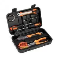 Kit ferramenta 8 peças em estojo de polietileno com trava de segurança. Acompanha: chave Philips e chave de fenda com ponteira magnética, trena de 3 metros, chave teste, estilete, alicate, fita isolante e chave inglesa. Personalização na caixa em Silkscreen.