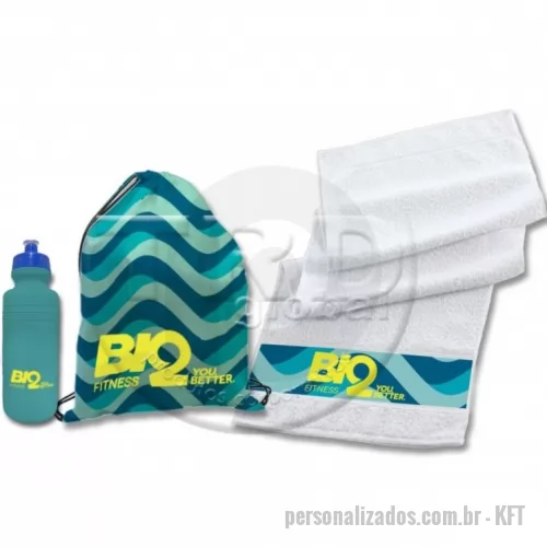 Kit fitness personalizado - Kit com sacochila confeccionada em Tactel, com dimensões de 47x38 cm. Personalização em sublimação.  Toalha de Fitness com 100% algodão 0,28 x 1,00 m, 90 gramas, personalizada em sublimação no barrado. Squeeze produzido em polipropileno de baixa densidade