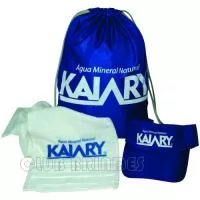 Kit Fitness composto por Mochila Saco em Nylon Amassado, Toalha Fitness e viseira com regulador em velcro. Disponível em várias cores. Gravação da logomarca em 1 cor já inclusa.  Tamanho: Mochila Saco - Aprox. 41 X 32 cm.