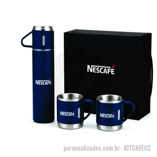 Kit Garrafa com Caneca personalizado - Kit Garrafa com Caneca Personalizado - KITCAFE02 - Kit café premium personalizado composto por 1 garrafa térmica em aço inox e 3 canecas com acabamento sofisticado, acondicionado em elegante estojo para presente. Ideal para ações promocionais, brindes corporativos, premiações, eventos, campanhas de relacionamento e presentes executivos.  Desenvolvido para manter bebidas quentes ou frias por mais tempo, o kit une praticidade, elegância e alto valor percebido, tornando sua marca presente no dia a dia de clientes, colaboradores e parceiros.  Seu design moderno e a ampla área para personalização garantem excelente destaque para logotipos, fortalecendo a lembrança da marca e aumentando o impacto da sua campanha promocional. Características:  Garrafa térmica em aço inox 3 canecas  com alça Estojo premium para presente Excelente conservação térmica Alta durabilidade Personalização com logomarca Ideal para empresas e eventos - 182163 - Kit Garrafa com Caneca
