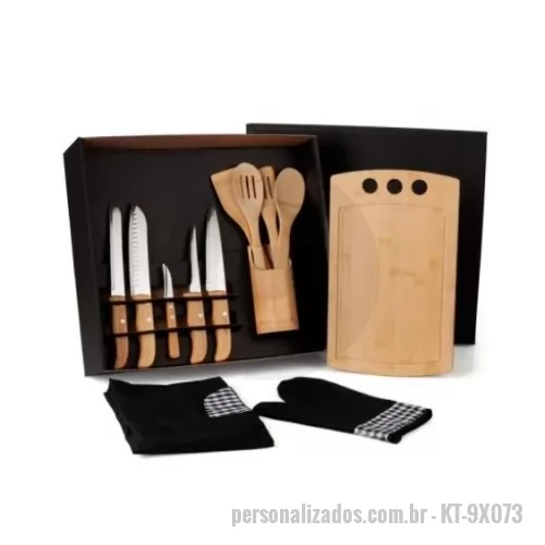 Kit gourmet personalizado - Composto por tábua, colher, colher perfurada, espátula perfurada, espátula quadrada de 30 cm e porta utensílios em Bambu; faca 7